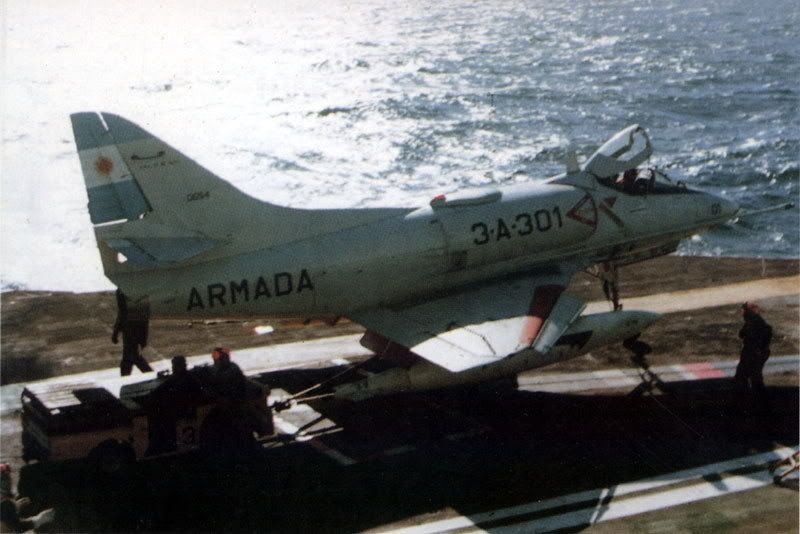 A-4Q301ARA25deMayo.jpg