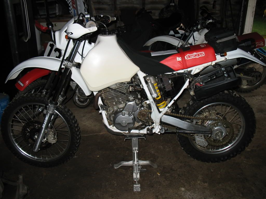 Pics of xr650l with white 4 gallon Ims tank?? XR600/650 ThumperTalk