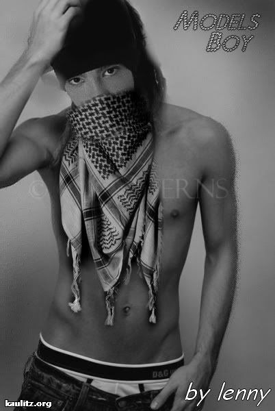 PHOTO; Tom Kaulitz - Topless hot picture