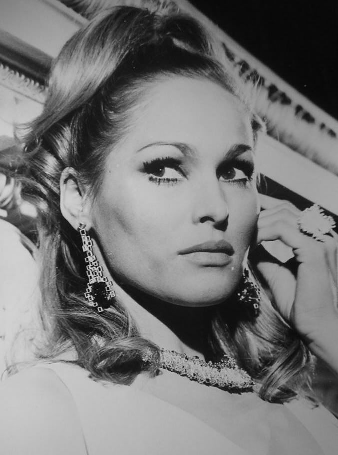 Ursula Andress Picture Colection