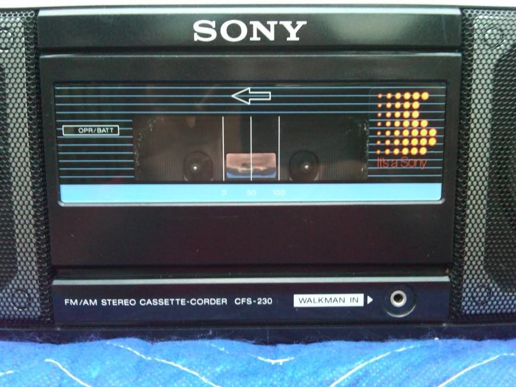 SonyCFS-230Walkman3.jpg