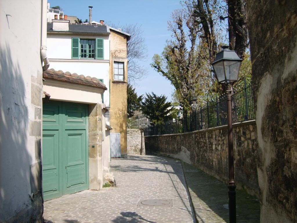 entrance to maison