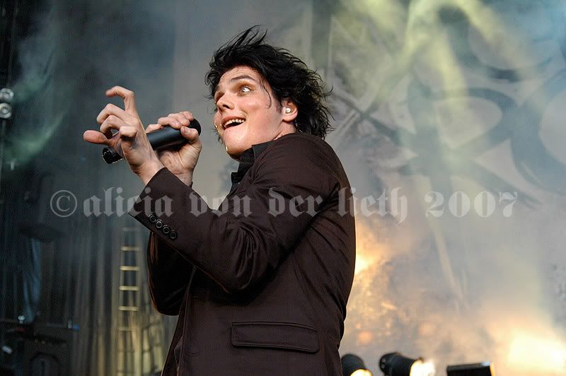 http://i152.photobucket.com/albums/s172/ice_bo/MCR/dsc0224zp8.jpg